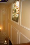 Decoracion con diferentes trazados de moldura y ornamentos.